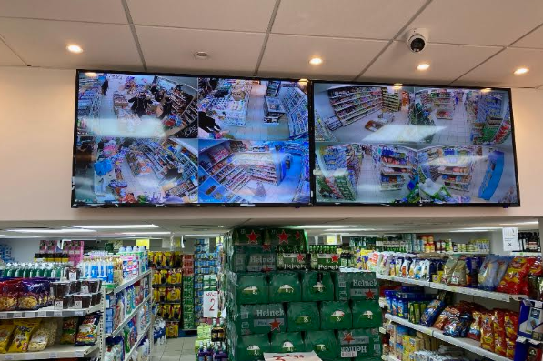 installation de caméras dans un supermarché